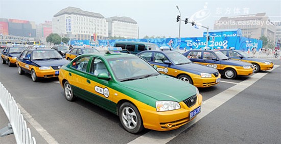 行業(yè)風波背后現(xiàn)壟斷弊病 出租車改革如何“邁開腿”？