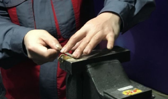 徒手配鑰匙、冰火焊鋼管……這些航天工匠們的超群技藝令人嘆服！