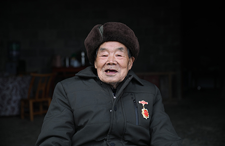 “死守陣地，決不能后退一寸”——記抗美援朝老兵黃忠茂