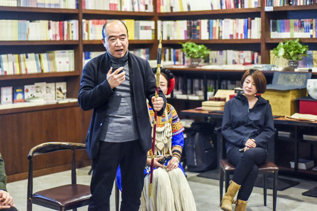 劉文濤：通過(guò)對(duì)每件兵器的復(fù)制，我們了解兵器造型與兵器制作的手藝，實(shí)現(xiàn)與古人的對(duì)話(huà)。
