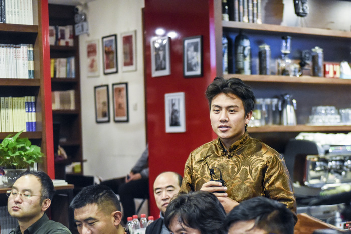 安久家族老八：我們的家族一直在做技藝的傳承，這是我們的使命，我們應(yīng)該承擔(dān)起來。希望能用我學(xué)到的知識，把我們家族的技藝推廣到更廣大的市場。