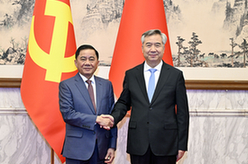 李希同越共中央政治局委員、中央書記處書記、中央檢查委員會主任陳錦繡舉行會談