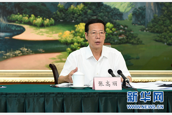 9月16日至18日，中共中央政治局常委、國務(wù)院副總理張高麗在廣西調(diào)研。這是9月17日，張高麗在南寧主持召開“十三五”規(guī)劃編制工作座談會。 新華社記者張鐸攝 