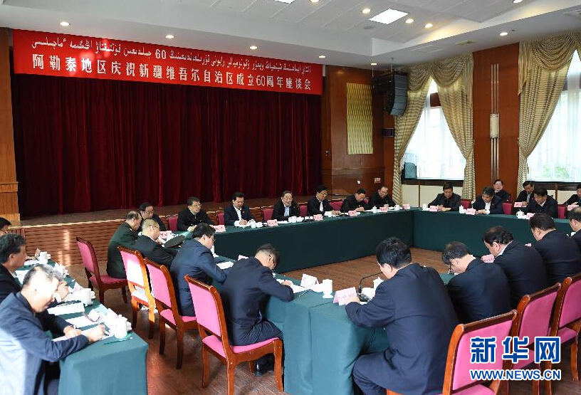 9月29日，中共中央政治局常委、全國政協(xié)主席、中央代表團團長俞正聲率中央代表團部分成員赴阿勒泰地區(qū)看望各族干部群眾。這是俞正聲出席阿勒泰地區(qū)慶祝新疆維吾爾自治區(qū)成立60周年座談會并講話。新華社記者 高潔 攝