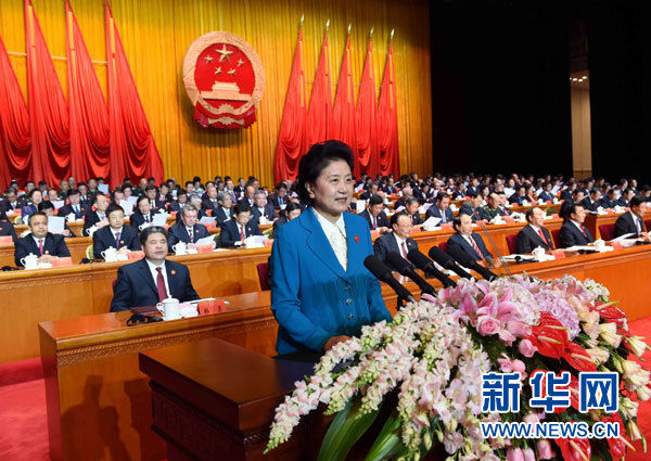 10月1日，慶祝中華人民共和國(guó)成立66周年暨新疆維吾爾自治區(qū)成立60周年大會(huì)在新疆人民會(huì)堂隆重舉行。這是中共中央政治局委員、國(guó)務(wù)院副總理、中央代表團(tuán)副團(tuán)長(zhǎng)劉延?xùn)|宣讀中共中央、全國(guó)人大常委會(huì)、國(guó)務(wù)院、全國(guó)政協(xié)、中央軍委關(guān)于慶祝新疆維吾爾自治區(qū)成立60周年的賀電。新華社記者 饒愛民 攝 
