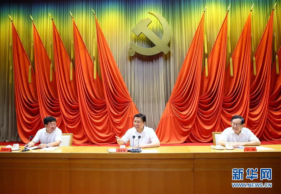 7月22日，中國科協(xié)和中央黨校聯(lián)合舉辦的科技領(lǐng)軍人才專題研修班在北京結(jié)業(yè)，中共中央政治局委員、國家副主席李源潮出席結(jié)業(yè)式并講話。新華社記者丁海濤攝