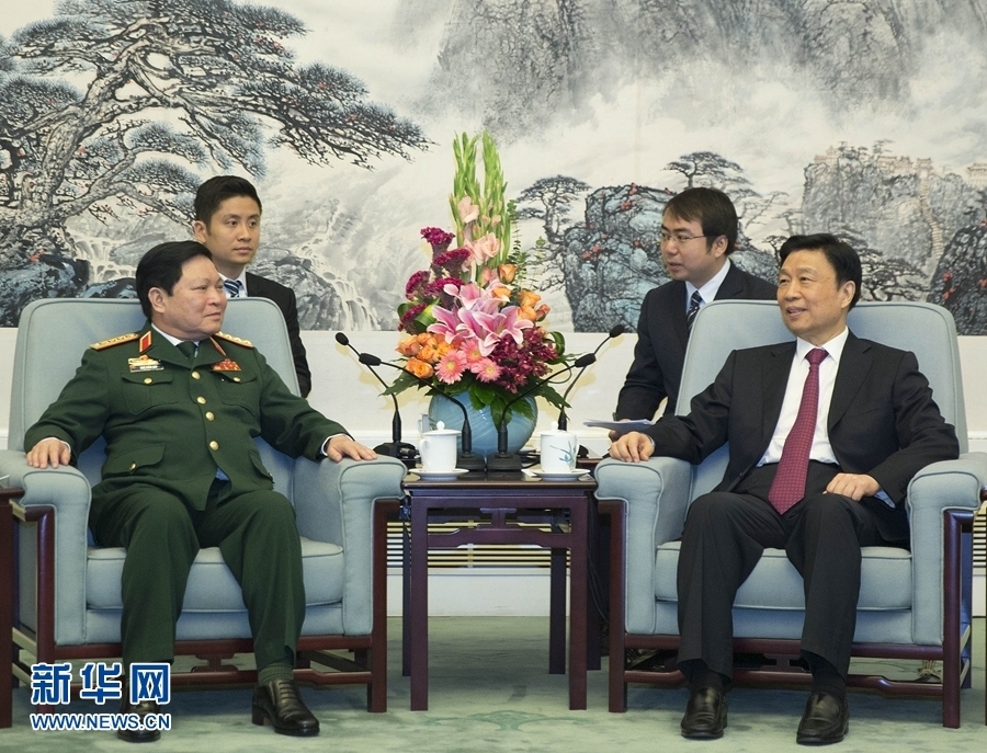 8月29日，中共中央政治局委員、國家副主席李源潮在北京會見越南共產(chǎn)黨中央政治局委員、國防部長吳春歷。 新華社記者丁林?jǐn)z