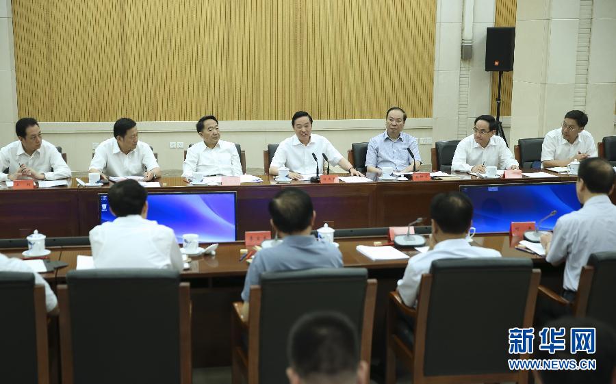 8月31日，中宣部在北京召開(kāi)創(chuàng)新新聞傳播工作交流會(huì)，中共中央政治局委員、中央書(shū)記處書(shū)記、中宣部部長(zhǎng)劉奇葆出席會(huì)議并講話。新華社記者蘭紅光攝
