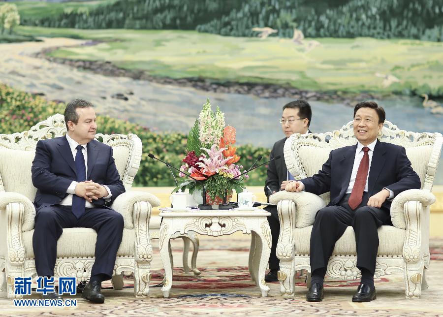 12月15日，國(guó)家副主席李源潮在北京會(huì)見(jiàn)塞爾維亞第一副總理兼外長(zhǎng)伊維察·達(dá)契奇。新華社記者 丁林 攝
