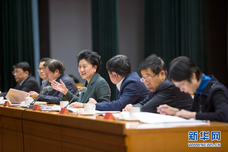 1月16日，中共中央政治局委員、國(guó)務(wù)院副總理劉延?xùn)|在北京出席“加強(qiáng)和改進(jìn)新形勢(shì)下高校思想政治工作專題研討班”開班式。 新華社記者崔新鈺 攝