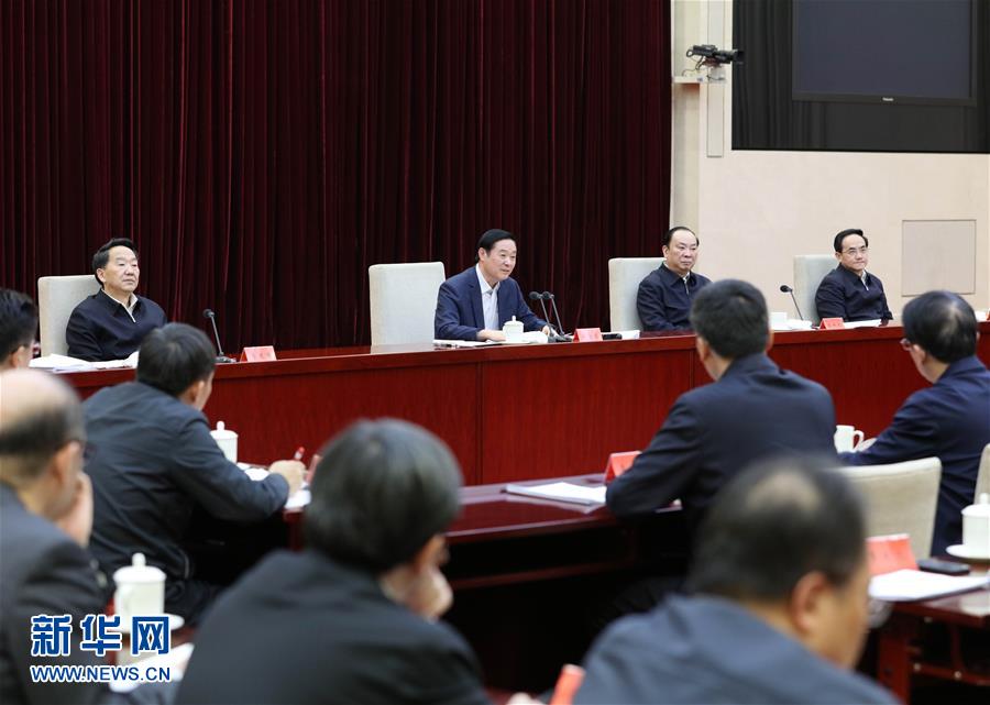 2月17日，在習(xí)近平總書記主持召開黨的新聞輿論工作座談會并發(fā)表重要講話一周年之際，中宣部在北京召開2017年新聞戰(zhàn)線“新春走基層”活動座談會。中共中央政治局委員、中央書記處書記、中宣部部長劉奇葆出席會議并講話。新華社記者 王曄 攝
