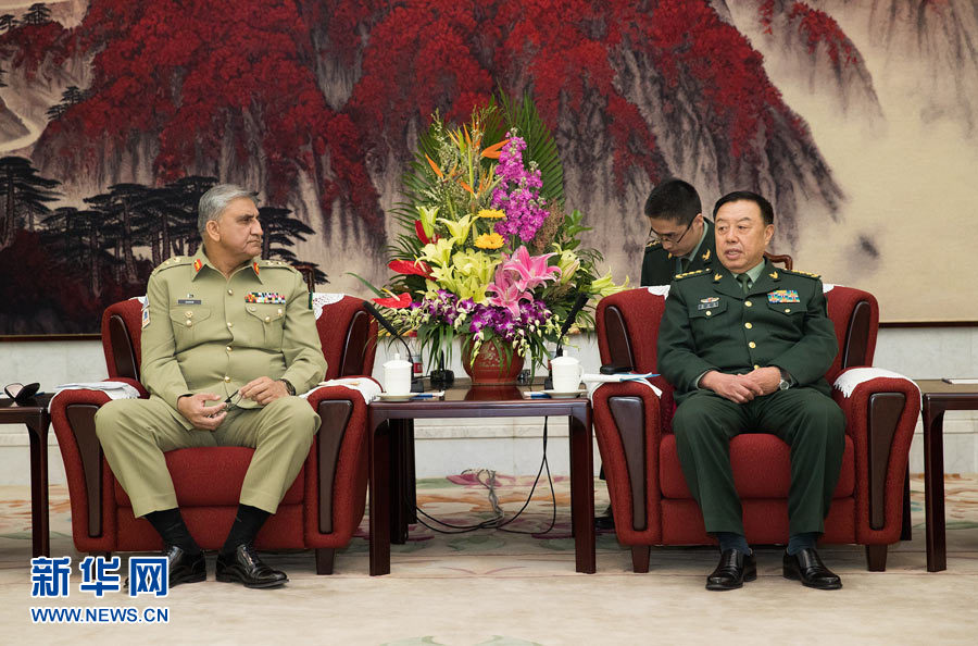  3月16日，中央軍委副主席范長龍會(huì)見來訪的巴基斯坦陸軍參謀長巴杰瓦。   新華社記者琚振華攝