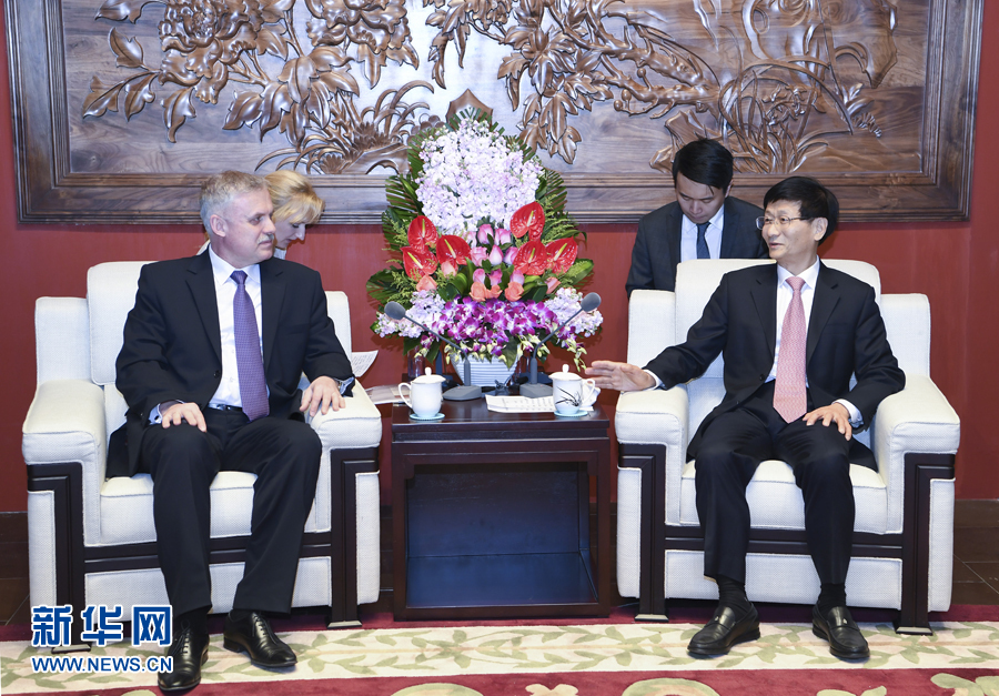 4月26日，中共中央政治局委員、中央政法委書記孟建柱在北京會(huì)見白俄羅斯安全會(huì)議國務(wù)秘書扎西。 新華社記者 張領(lǐng) 攝
