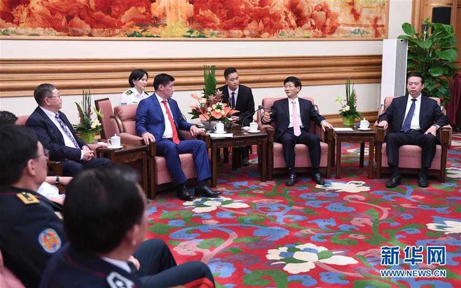 5月8日，中共中央政治局委員、中央政法委書記孟建柱在北京中南海會見蒙古國法律內(nèi)務(wù)部部長賓巴朝格特。 新華社記者 張鐸 攝