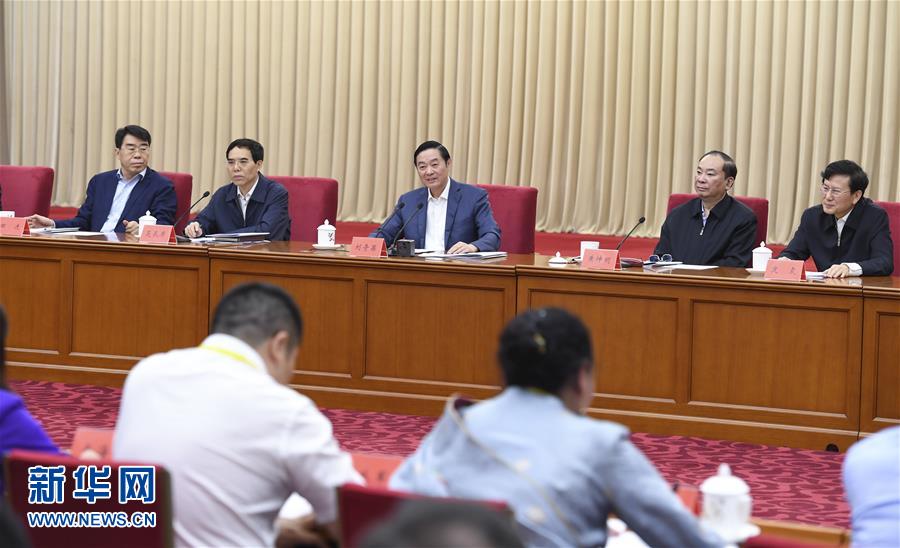 5月18日，中共中央政治局委員、中央書記處書記、中宣部部長(zhǎng)劉奇葆在北京出席紀(jì)念新華書店成立80周年座談會(huì)并講話。 新華社記者 張領(lǐng) 攝