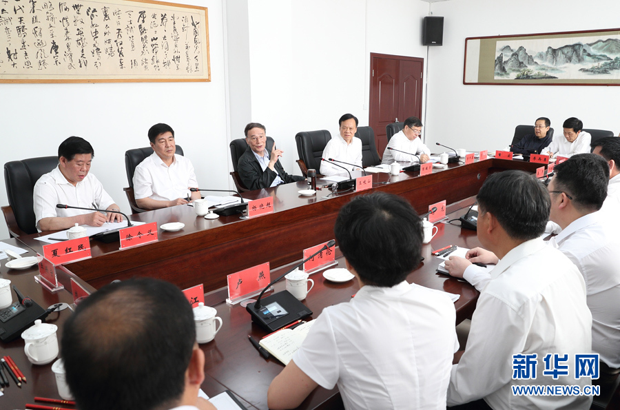 6月20日至22日，中共中央政治局常委、中央紀(jì)委書記王岐山在貴州省檢查紀(jì)檢監(jiān)察工作。這是6月21日，王岐山在修文縣委紀(jì)委座談會(huì)上講話。新華社記者 王曄 攝