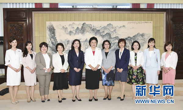 　　7月12日，國務(wù)院副總理劉延?xùn)|在北京會見以日本自民黨前總務(wù)會長野田圣子為首的日本執(zhí)政黨女國會議員代表團一行。 新華社記者 高潔 攝