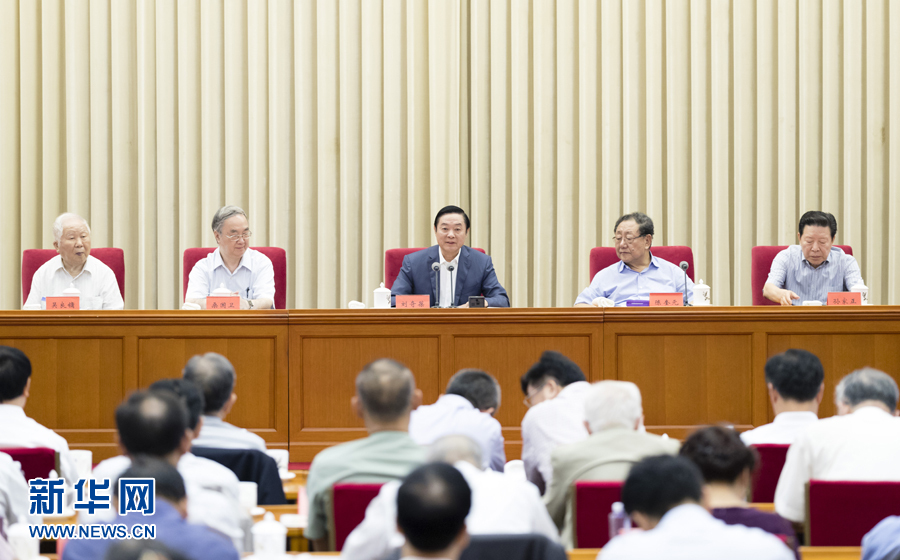 9月8日，中共中央政治局委員、中央書記處書記、中宣部部長(zhǎng)劉奇葆在北京出席中國大百科全書第三版總編輯委員會(huì)成立大會(huì)并講話。 新華社記者丁海濤 攝