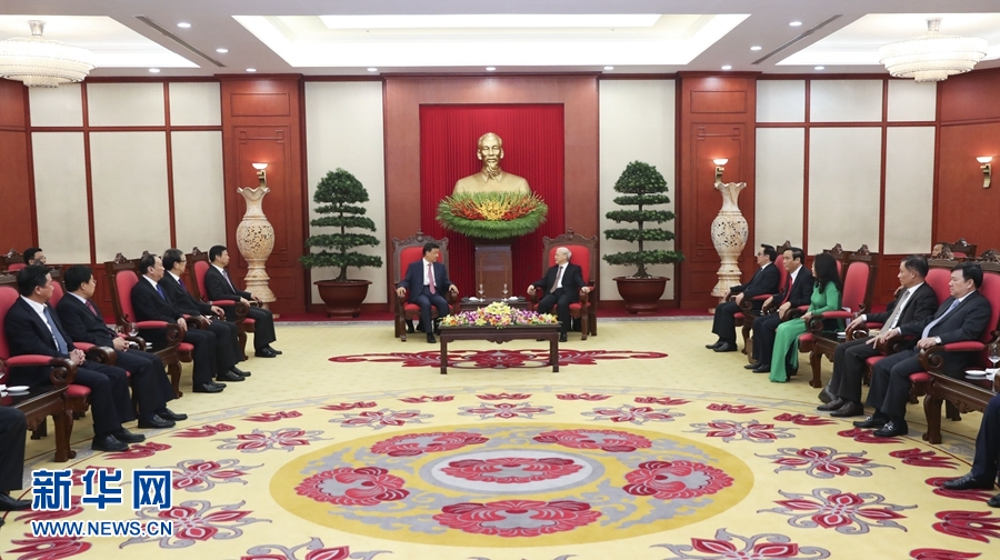 應(yīng)越南共產(chǎn)黨邀請，中共中央政治局常委、中央書記處書記劉云山9月18日至19日對越南進行正式訪問。這是9月18日，劉云山在河內(nèi)會見越共中央總書記阮富仲。 新華社記者 龐興雷 攝