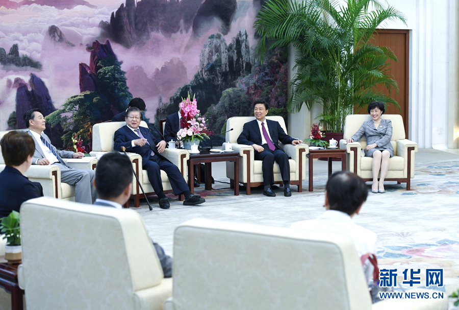9月20日，國家副主席李源潮在北京會見由黨的最高顧問、前眾議長橫路孝弘率領(lǐng)的日本民進黨政治家代表團。 新華社記者 張領(lǐng) 攝 