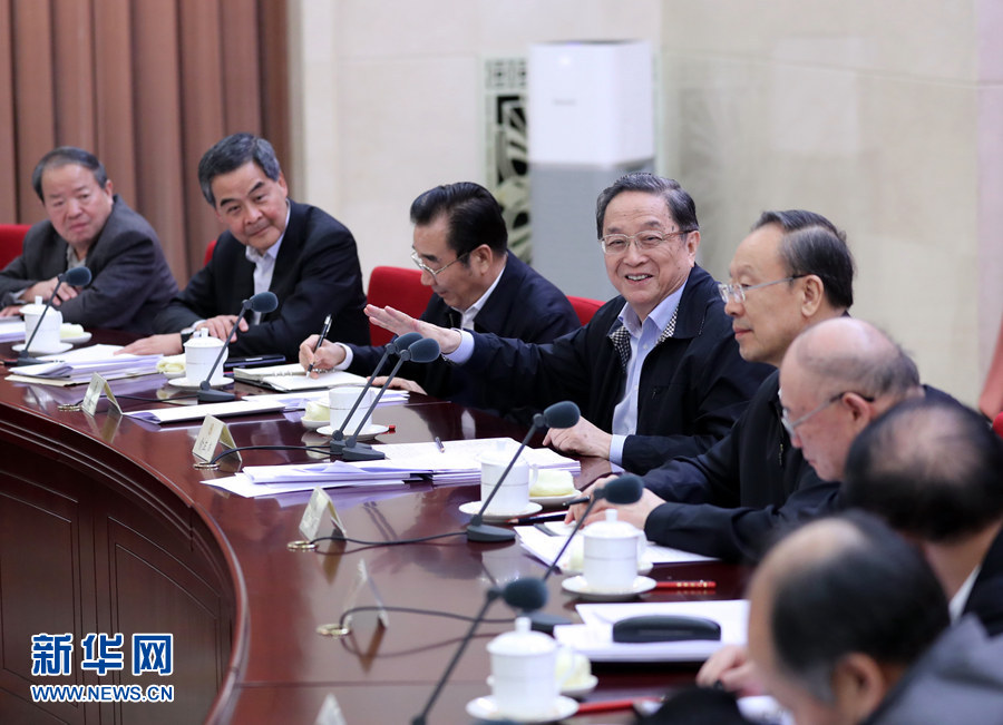 11月16日，全國(guó)政協(xié)在北京召開第75次雙周協(xié)商座談會(huì)，圍繞“推進(jìn)糧食定價(jià)機(jī)制、補(bǔ)貼政策和收儲(chǔ)制度改革”建言獻(xiàn)策。全國(guó)政協(xié)主席俞正聲主持會(huì)議并講話。新華社記者 鞠鵬 攝