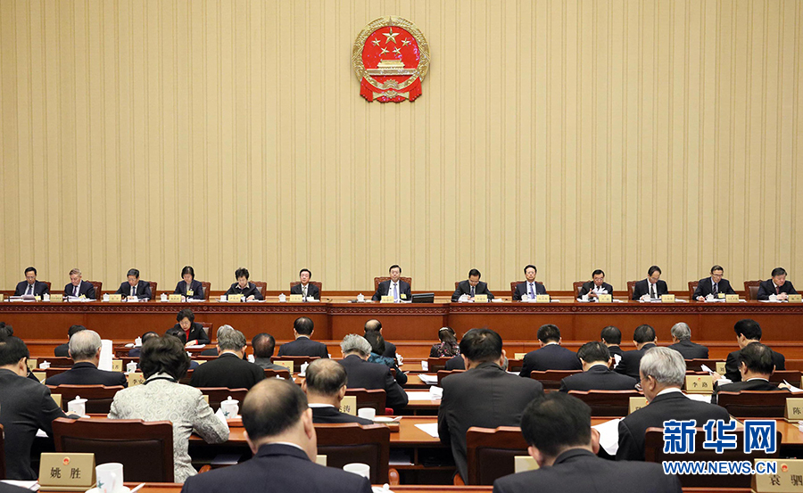 12月23日，十二屆全國(guó)人大常委會(huì)第三十一次會(huì)議在北京人民大會(huì)堂舉行第二次全體會(huì)議。張德江委員長(zhǎng)出席。 新華社記者劉衛(wèi)兵攝