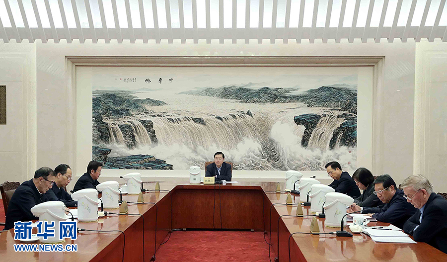 1月16日，中共十二屆全國人大常委會黨組在北京召開會議，認(rèn)真學(xué)習(xí)領(lǐng)會習(xí)近平總書記在十九屆中央紀(jì)委二次全會上的重要講話和全會精神，研究部署貫徹落實(shí)工作。全國人大常委會委員長、常委會黨組書記張德江主持會議并講話。新華社記者 劉衛(wèi)兵 攝