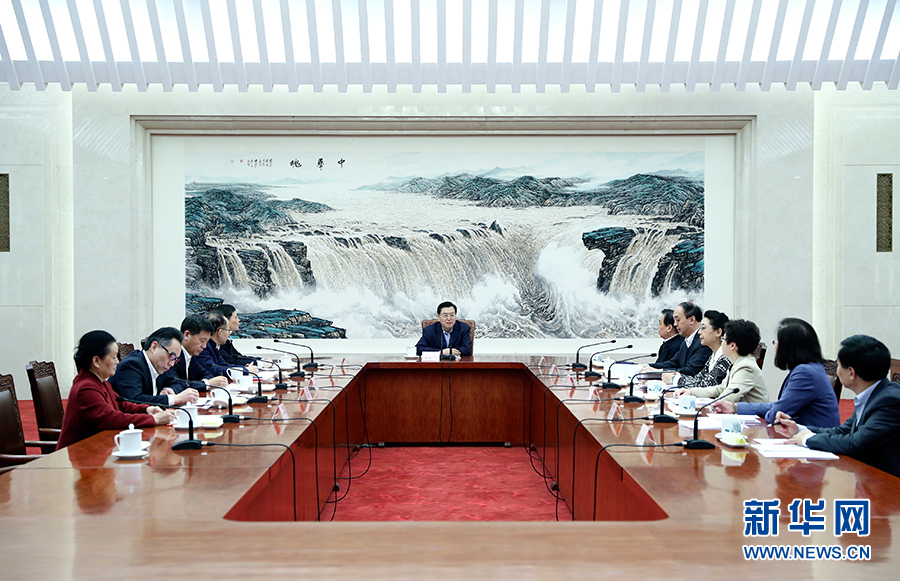 1月31日，全國人大常委會(huì)委員長張德江在北京主持召開座談會(huì)，聽取部分全國人大代表對(duì)《全國人民代表大會(huì)常務(wù)委員會(huì)工作報(bào)告（征求意見稿）》的意見建議。新華社記者謝環(huán)馳攝