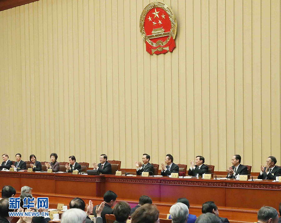 2月24日，全國人大常委會(huì)委員長張德江在北京主持十二屆全國人大常委會(huì)第三十三次會(huì)議閉幕會(huì)。在會(huì)議完成各項(xiàng)表決事項(xiàng)后，張德江發(fā)表講話。新華社記者 劉衛(wèi)兵 攝