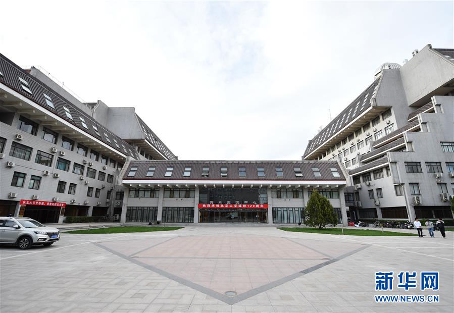 （新華全媒頭條·圖文互動）（4）扎根人民、奉獻(xiàn)國家——習(xí)近平總書記的考察在北大師生中引起熱烈反響 