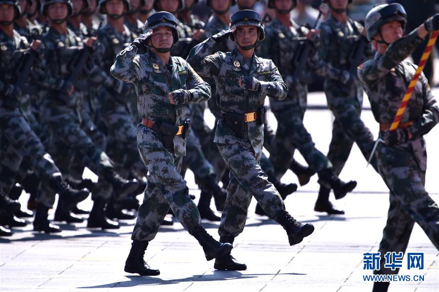 （新華全媒頭條·強軍思想引領新征程·圖文互動）（4）那一刻，我們光榮接受檢閱