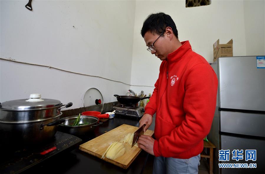 （愛國情 奮斗者·圖文互動）（4） “解民生之多艱，育天下之英才”——中國農(nóng)大師生扎根田野書寫奉獻(xiàn)之歌