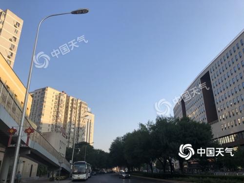 今晨北京天氣晴朗，陽光明媚。（圖/王曉）