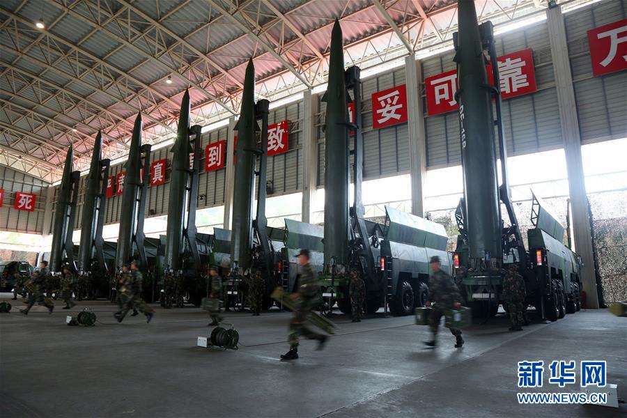 （新華全媒頭條·圖文互動(dòng)）（11）沿著中國特色強(qiáng)軍之路闊步前進(jìn)——黨中央、中央軍委領(lǐng)導(dǎo)推進(jìn)國防和軍隊(duì)建設(shè)70年紀(jì)實(shí)