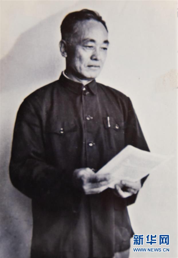 （新華全媒頭條·圖文互動）（3）滄海橫流 信仰彌堅(jiān)——記共產(chǎn)黨員、湘潭大學(xué)九旬教授滄南