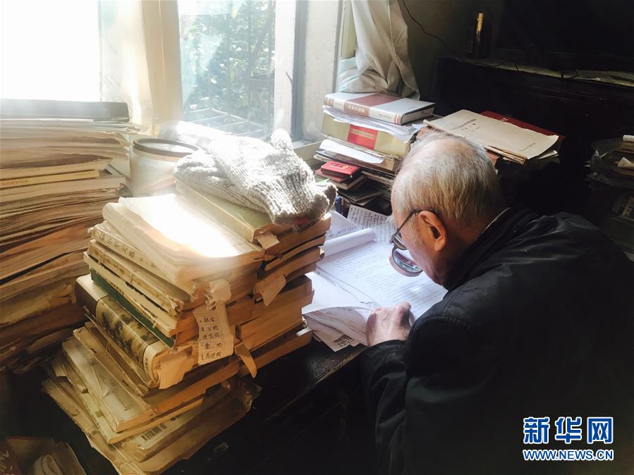 （新華全媒頭條·圖文互動）（10）滄海橫流 信仰彌堅(jiān)——記共產(chǎn)黨員、湘潭大學(xué)九旬教授滄南
