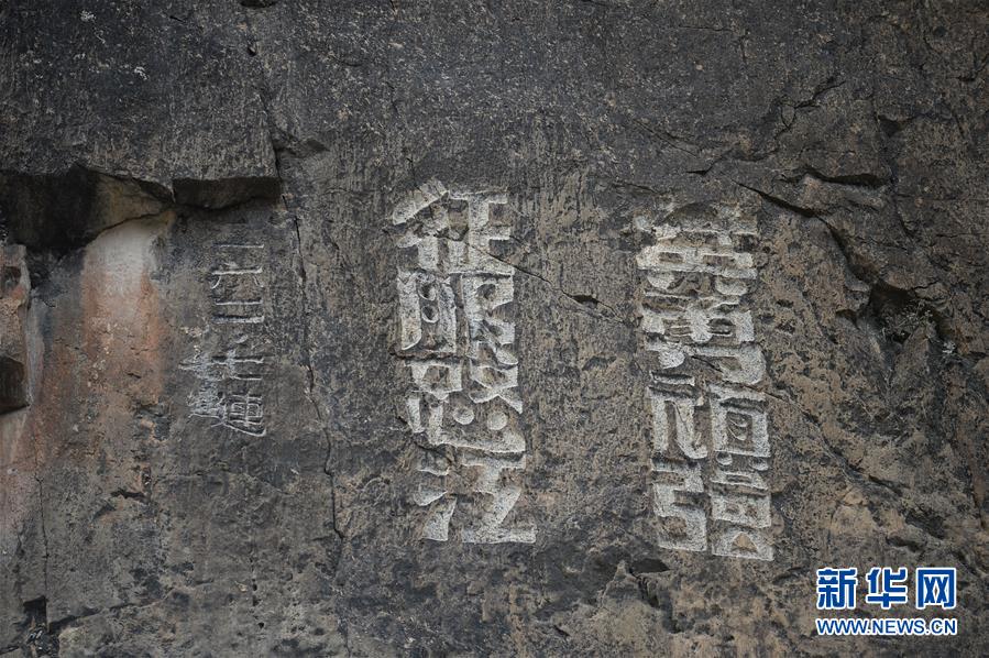 （新華全媒頭條·圖文互動）（7）格?；ㄩ_滿天路——寫在川藏公路通車65周年之際