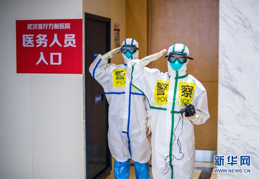 （新華全媒頭條·圖文互動）（7）守望相助，堅忍不拔——致敬武漢戰(zhàn)“疫”中千千萬萬個平凡英雄