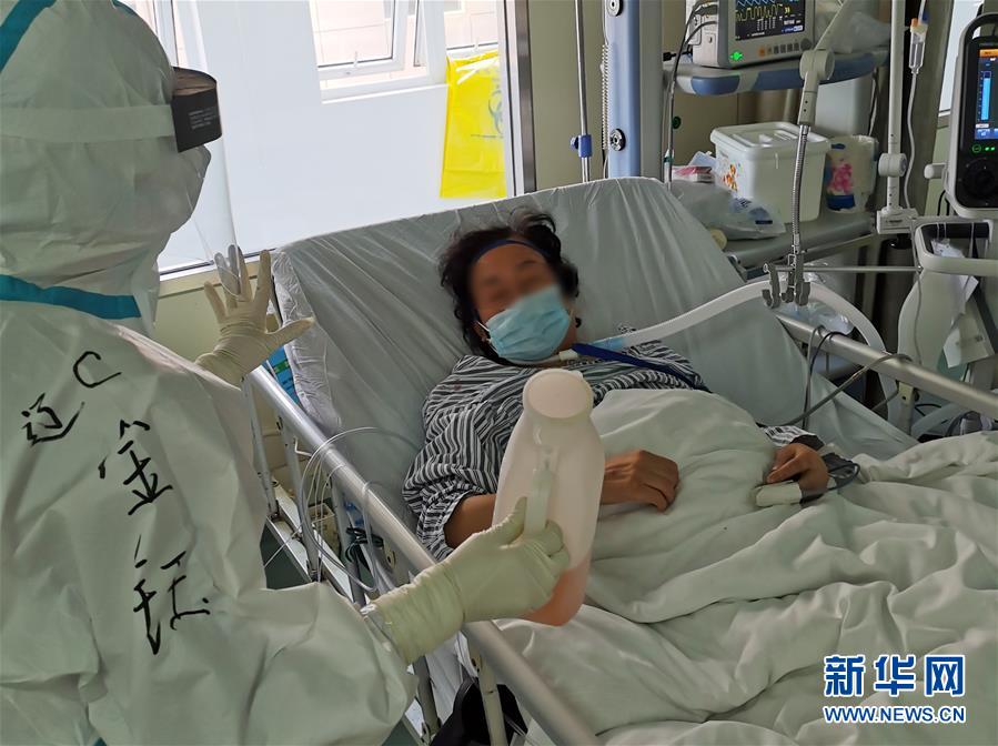 （一線抗疫群英譜·圖文互動(dòng)）（5）生命之光，溫暖“無(wú)面之交”——記抗疫一線重癥監(jiān)護(hù)室90后護(hù)士金鈺 