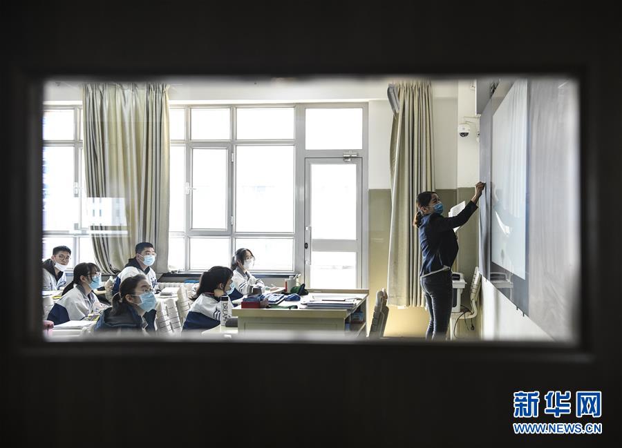 （圖文互動）（10）“早”安同學，“早”安老師！——新疆初高中畢業(yè)班復課一周回訪見聞