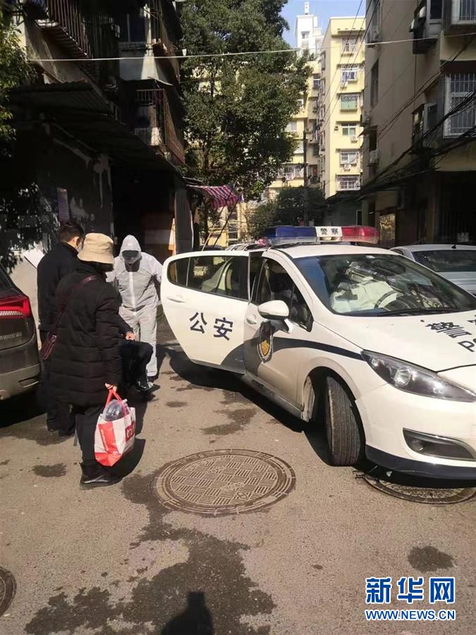 （習近平致敬的戰(zhàn)“疫”英雄·公安干警篇·圖文互動）（5）他們，抗疫一線鑄警魂