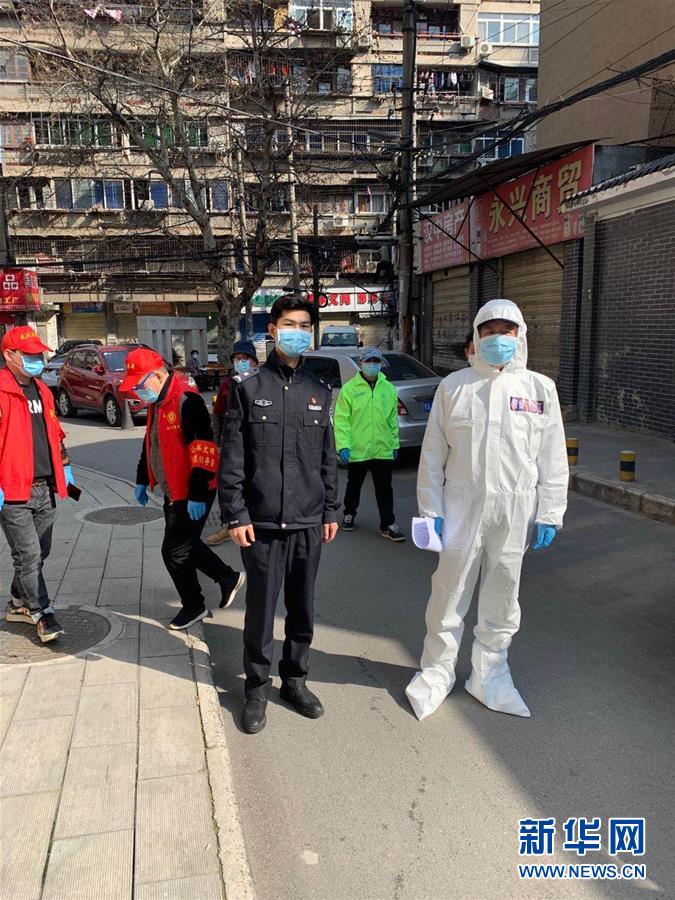 （習近平致敬的戰(zhàn)“疫”英雄·公安干警篇·圖文互動）（6）他們，抗疫一線鑄警魂
