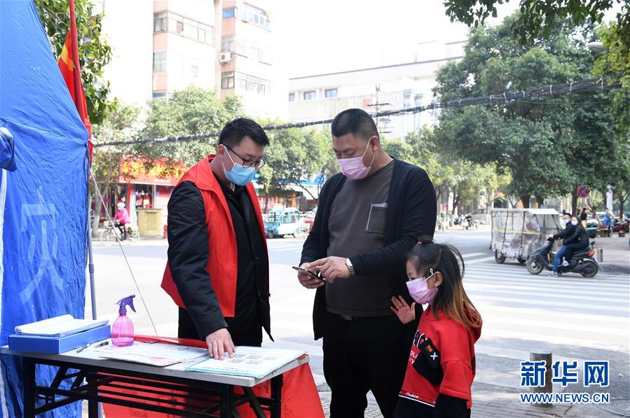 （一線抗疫群英譜·圖文互動）（1）“再年輕，也要學(xué)做頂梁柱”——記“95后”干警李文超