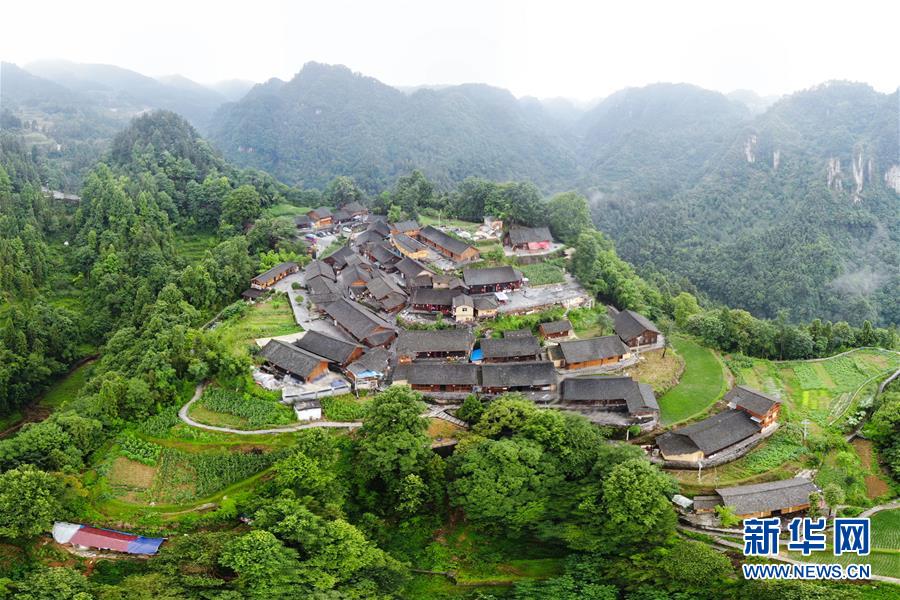 （新華全媒頭條·走向我們的小康生活·圖文互動）（7）那山，那人，那苗寨——十八洞村三代人的奮斗史