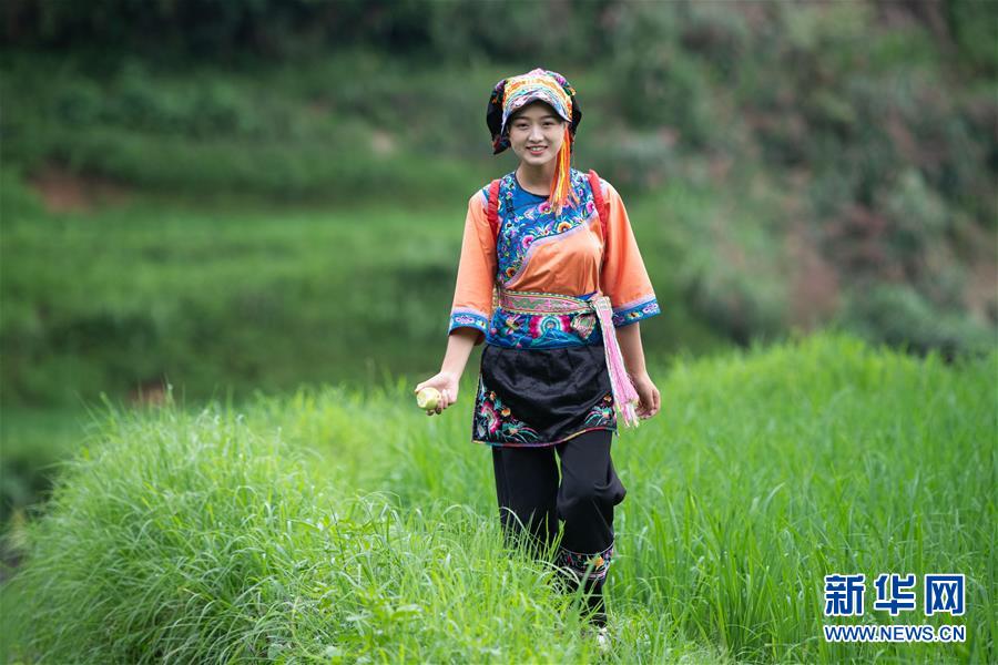 （新華全媒頭條·走向我們的小康生活·圖文互動）（4）那山，那人，那苗寨——十八洞村三代人的奮斗史