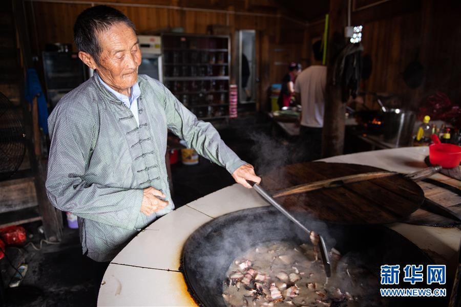（新華全媒頭條·走向我們的小康生活·圖文互動）（8）那山，那人，那苗寨——十八洞村三代人的奮斗史