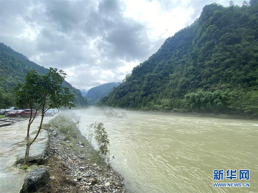 （防汛抗洪·圖文互動(dòng)）（1）山洪襲來(lái)前，澧水河畔大轉(zhuǎn)移