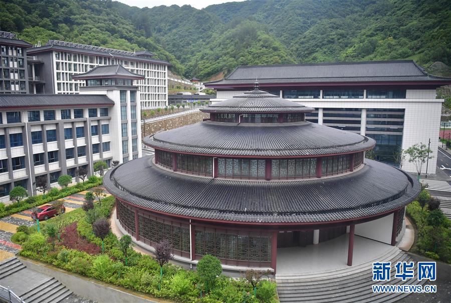 （新華視點(diǎn)·圖文互動(dòng)）（4）學(xué)校建漂亮點(diǎn)本無(wú)錯(cuò)，為何這所“豪華中學(xué)”讓人困惑？