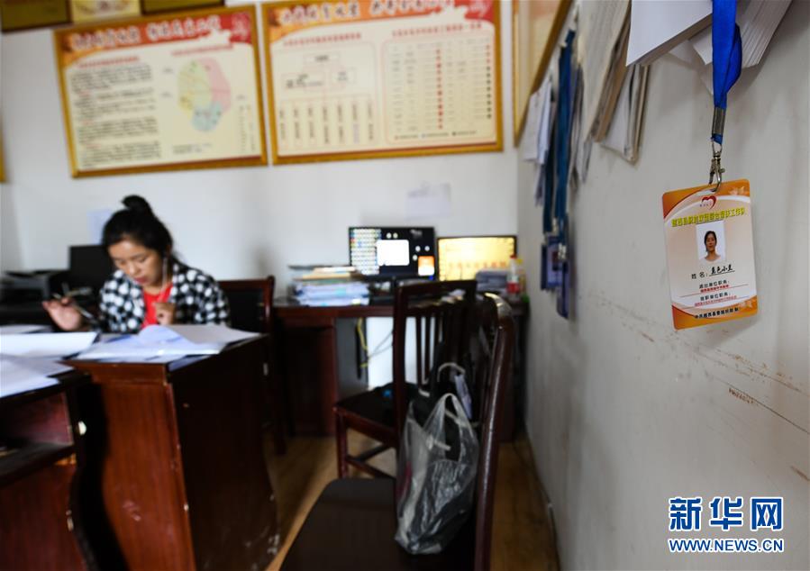 （熱點鮮報·圖文互動）（4）為了大涼山的下一代，她奔赴在助學(xué)路上
