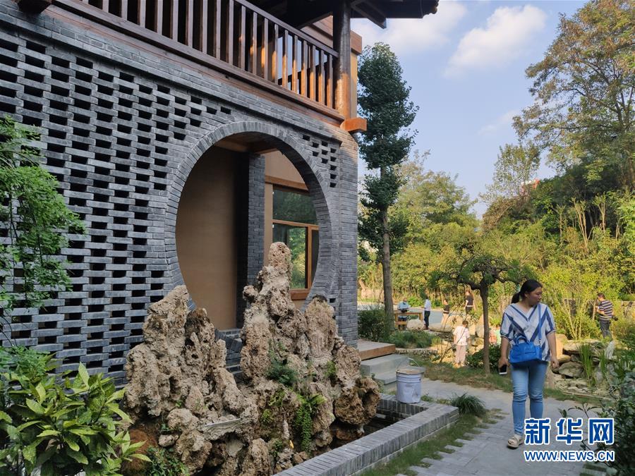 （走向我們的小康生活·圖文互動）（1）游客來了，小康近了——生態(tài)旅游引領湖北山區(qū)蝶變二三事